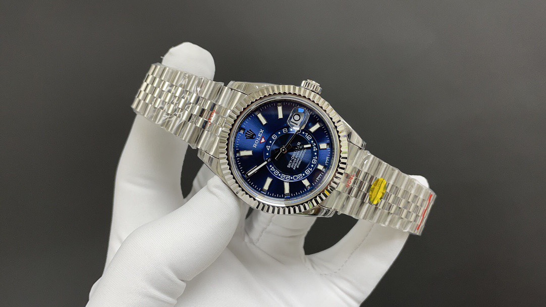 Navigator type watch