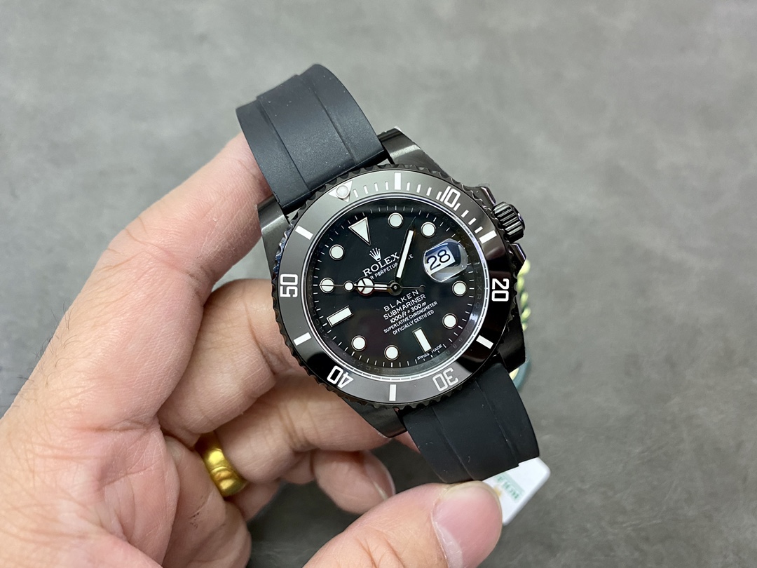 All black dive watch for men
