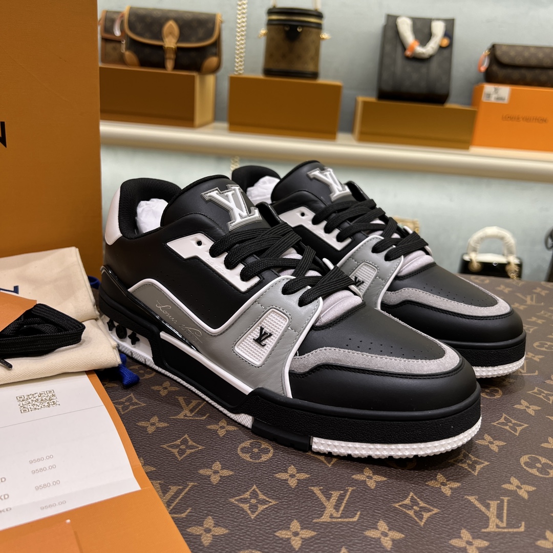 The latest LV Trainer runway model. - 图片 2