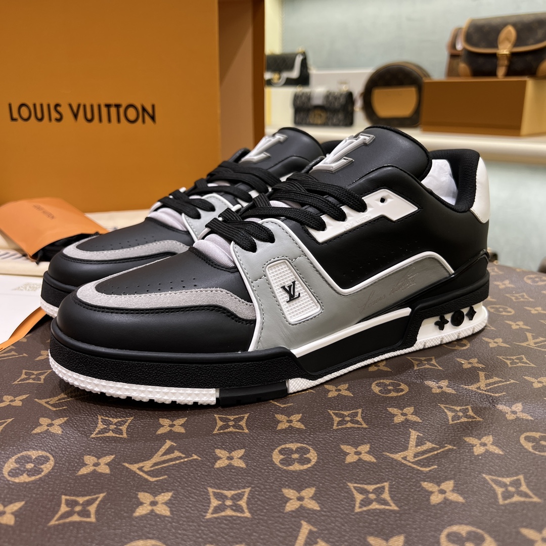 The latest LV Trainer runway model. - 图片 3