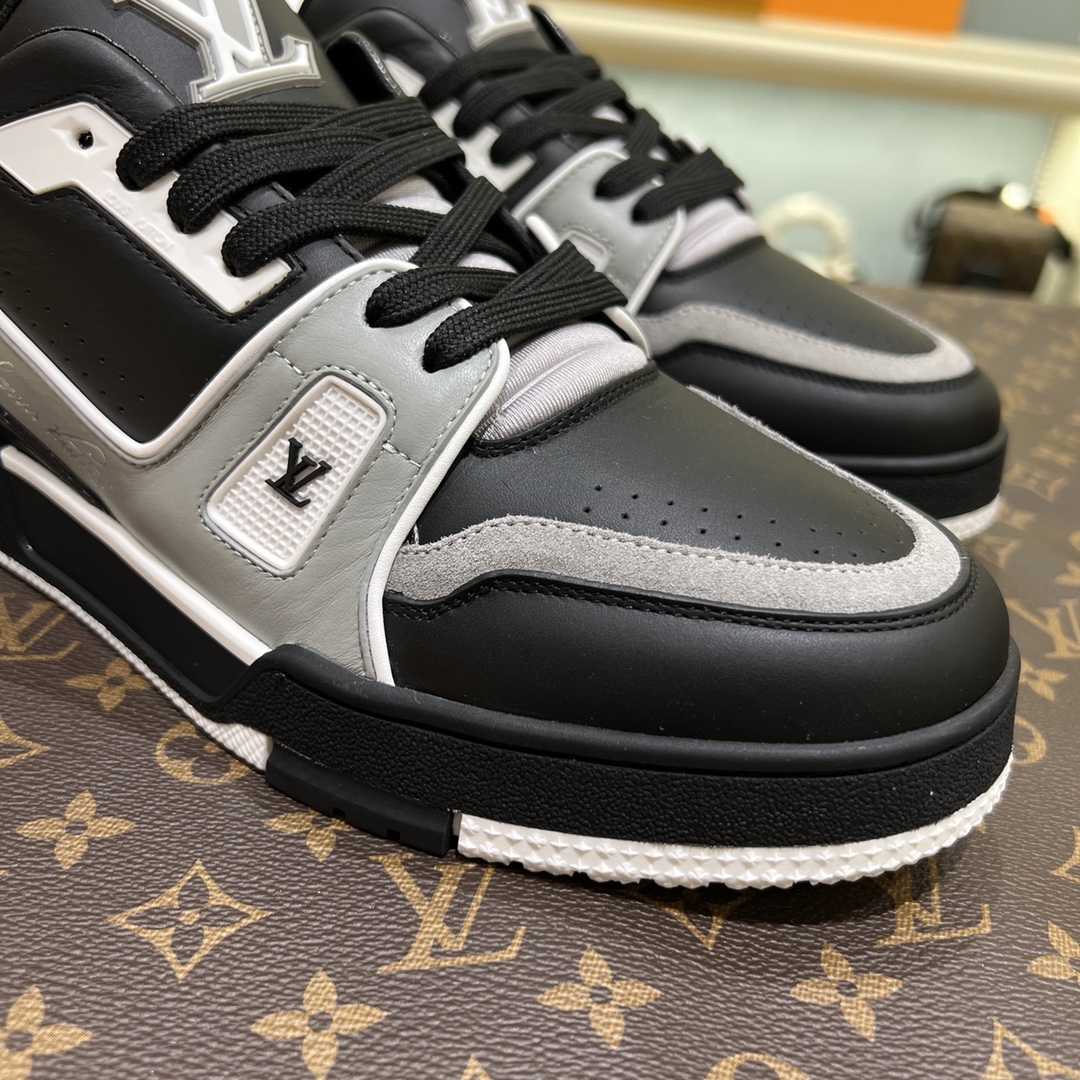 The latest LV Trainer runway model. - 图片 5