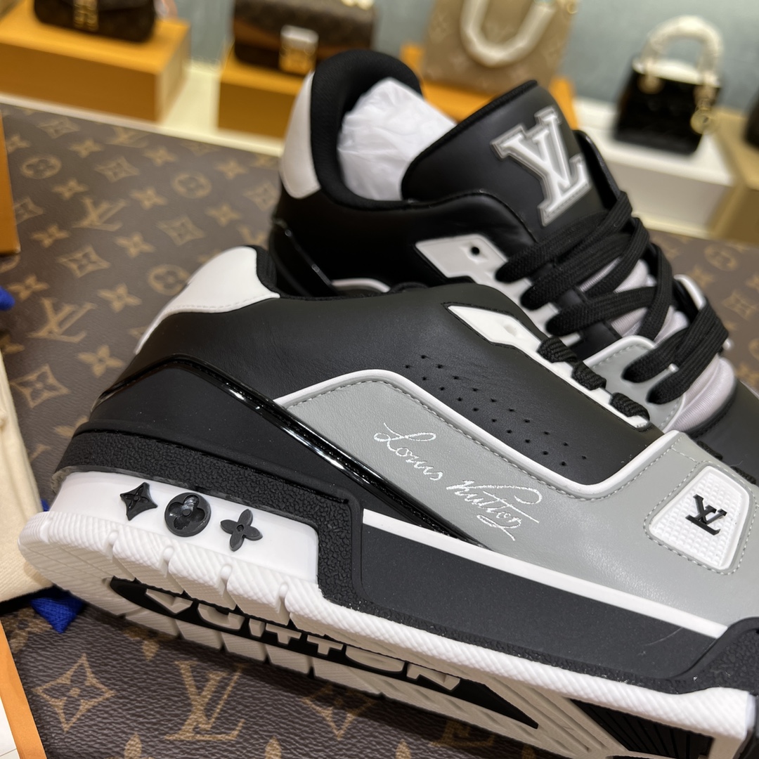 The latest LV Trainer runway model. - 图片 6