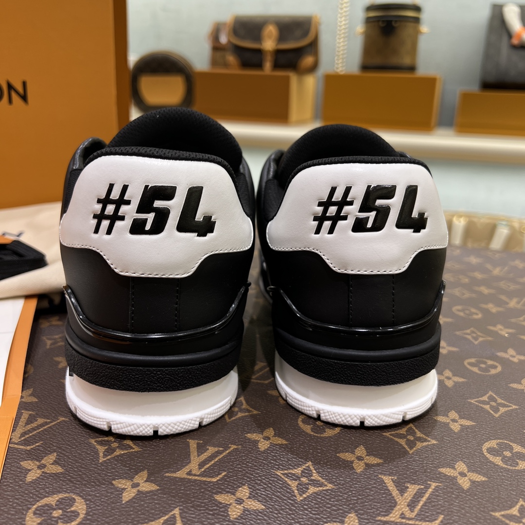 The latest LV Trainer runway model. - 图片 8