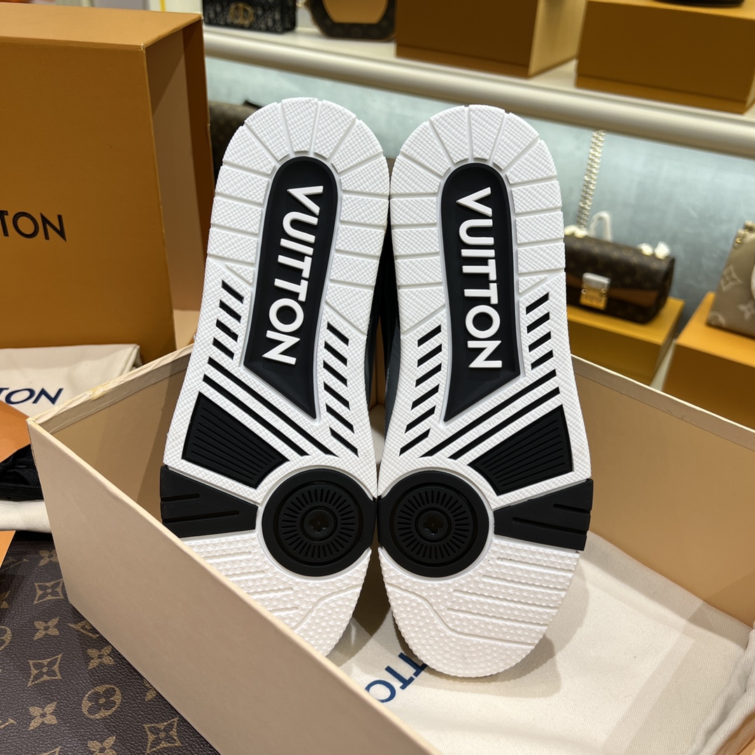The latest LV Trainer runway model. - 图片 9