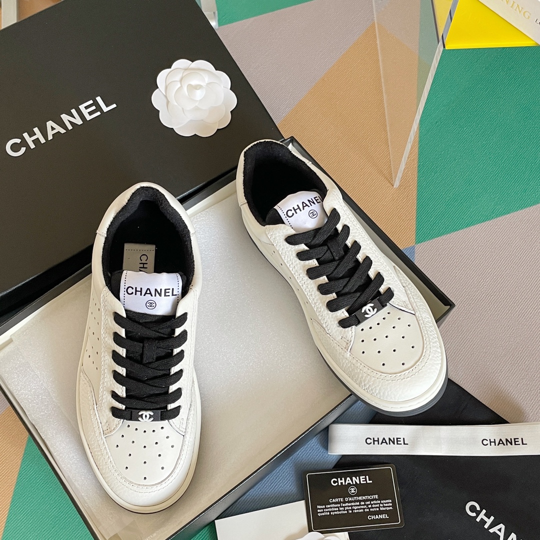 Chanel22P white shoes
