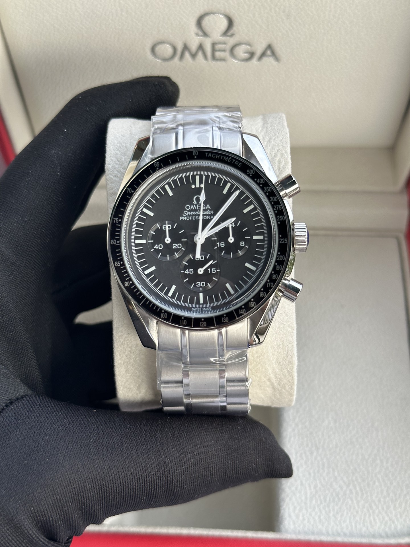 Speedmaster Racing Chronograph SeriesThis classic and robust timepiece continues the magnificent ocean legend.