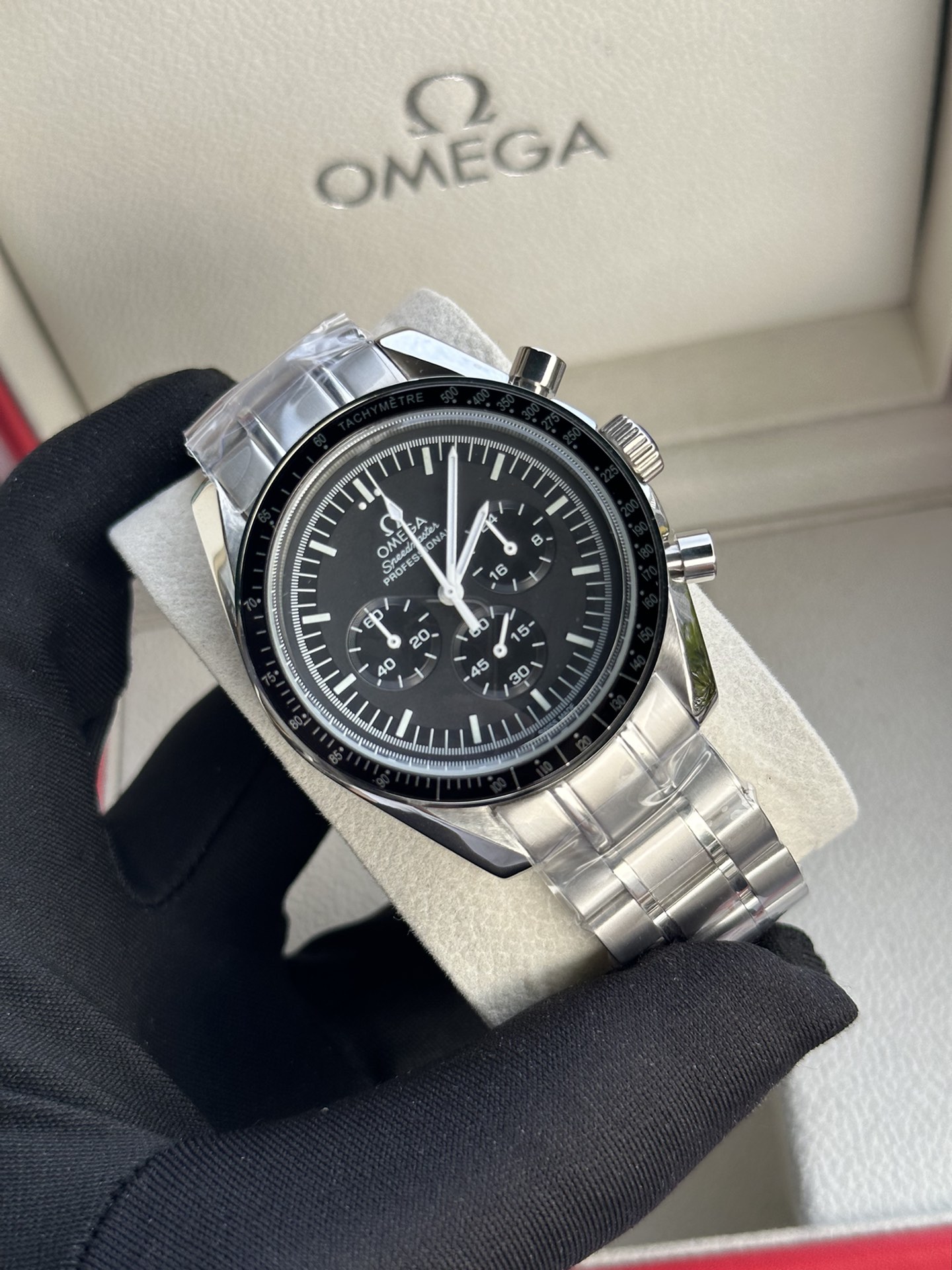 Speedmaster Racing Chronograph SeriesThis classic and robust timepiece continues the magnificent ocean legend. - 图片 4