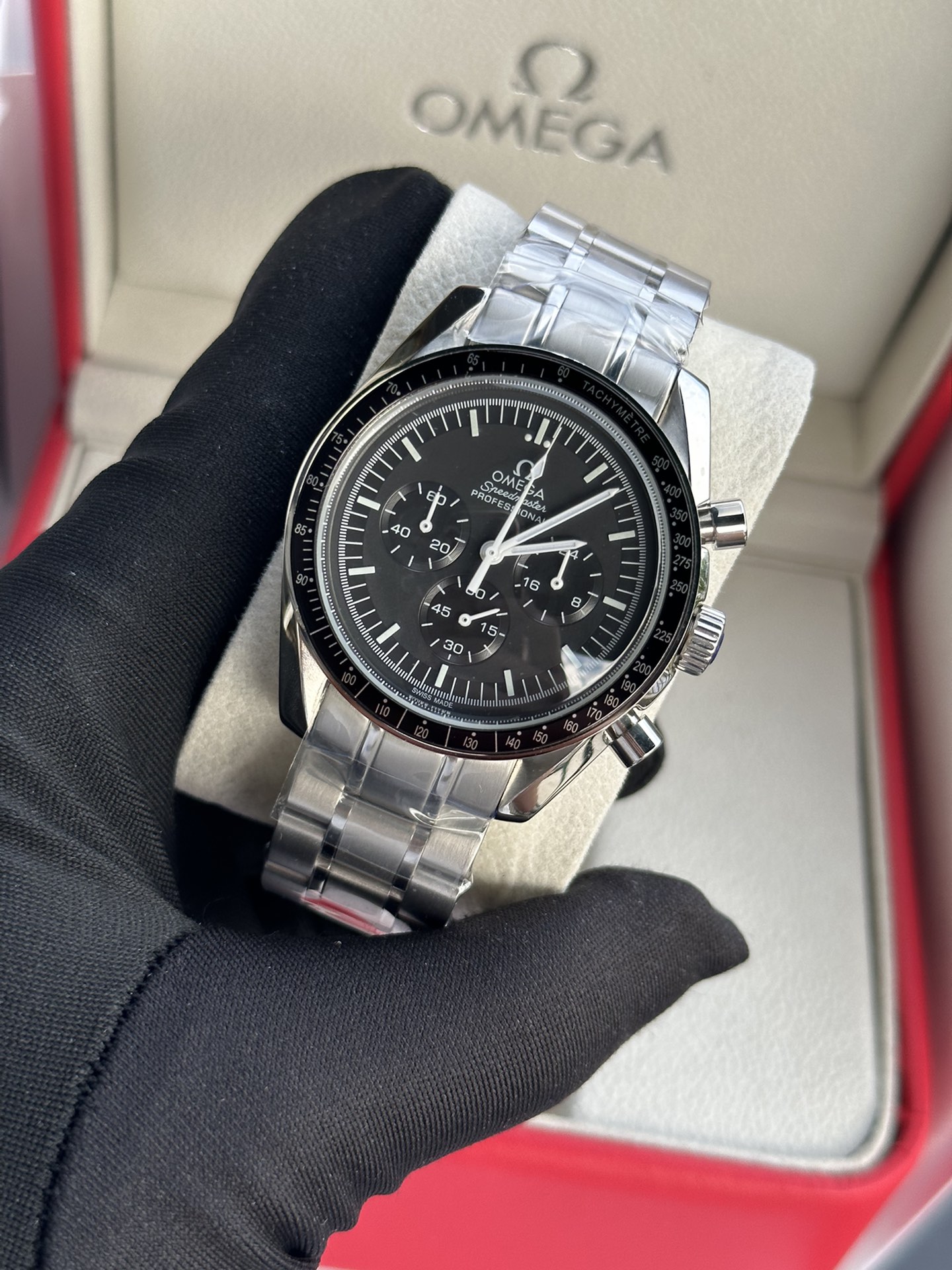 Speedmaster Racing Chronograph SeriesThis classic and robust timepiece continues the magnificent ocean legend. - 图片 5