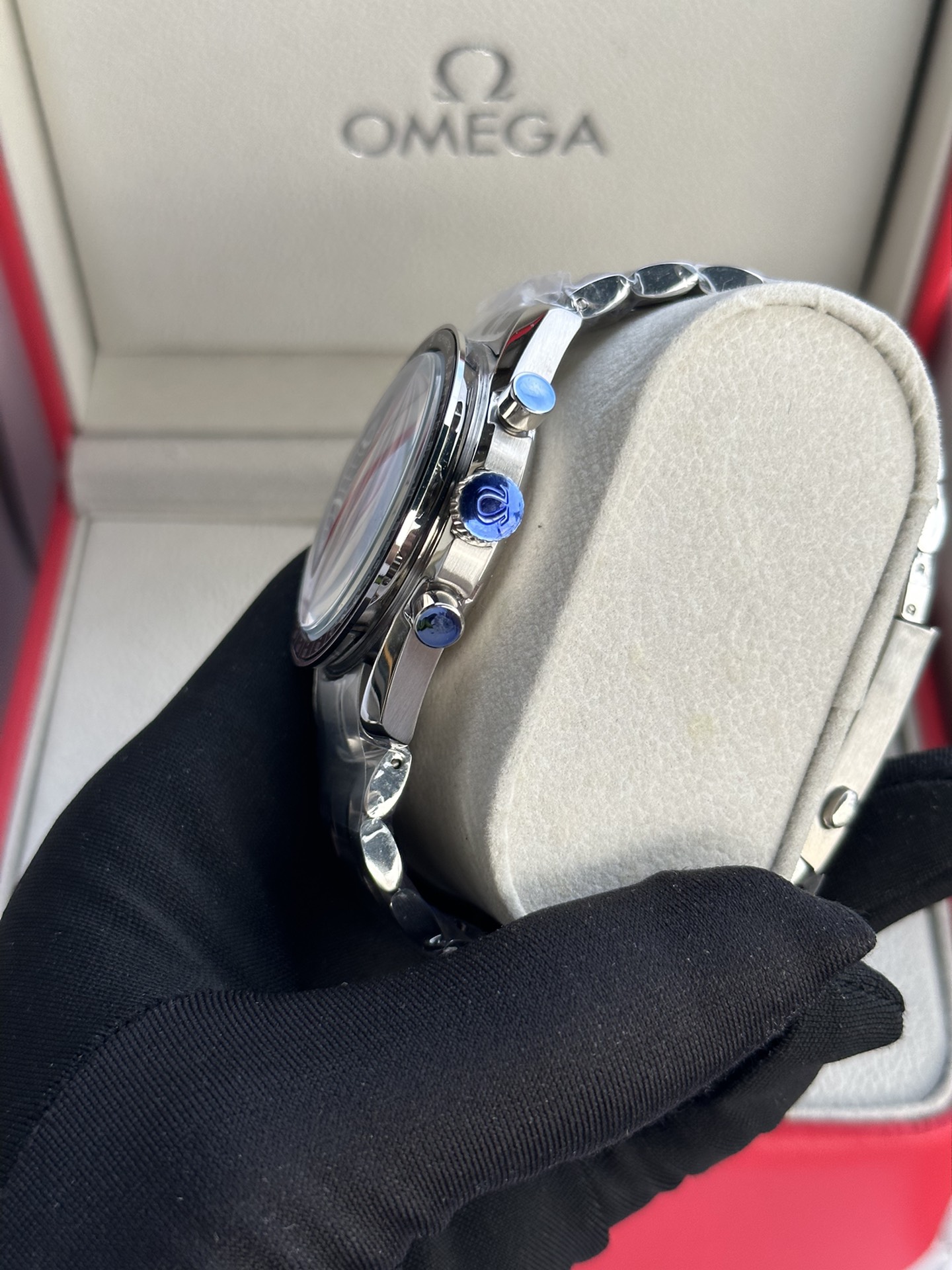 Speedmaster Racing Chronograph SeriesThis classic and robust timepiece continues the magnificent ocean legend. - 图片 6