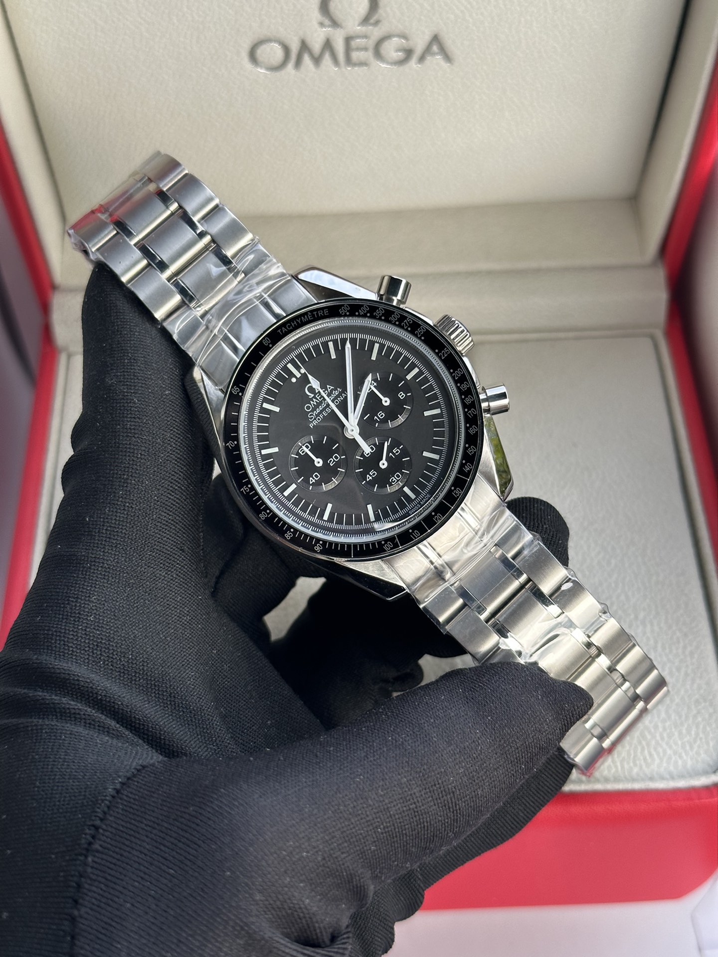 Speedmaster Racing Chronograph SeriesThis classic and robust timepiece continues the magnificent ocean legend. - 图片 8