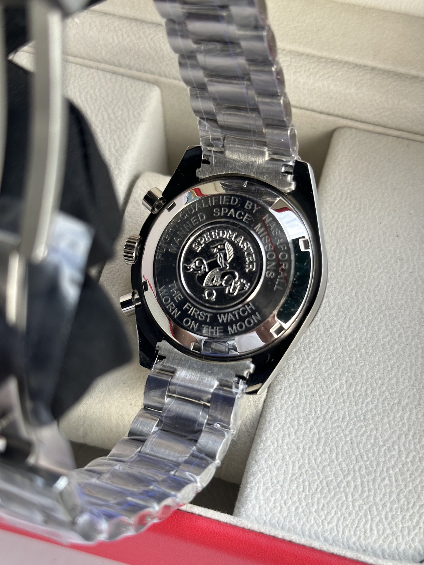 Speedmaster Racing Chronograph SeriesThis classic and robust timepiece continues the magnificent ocean legend. - 图片 10