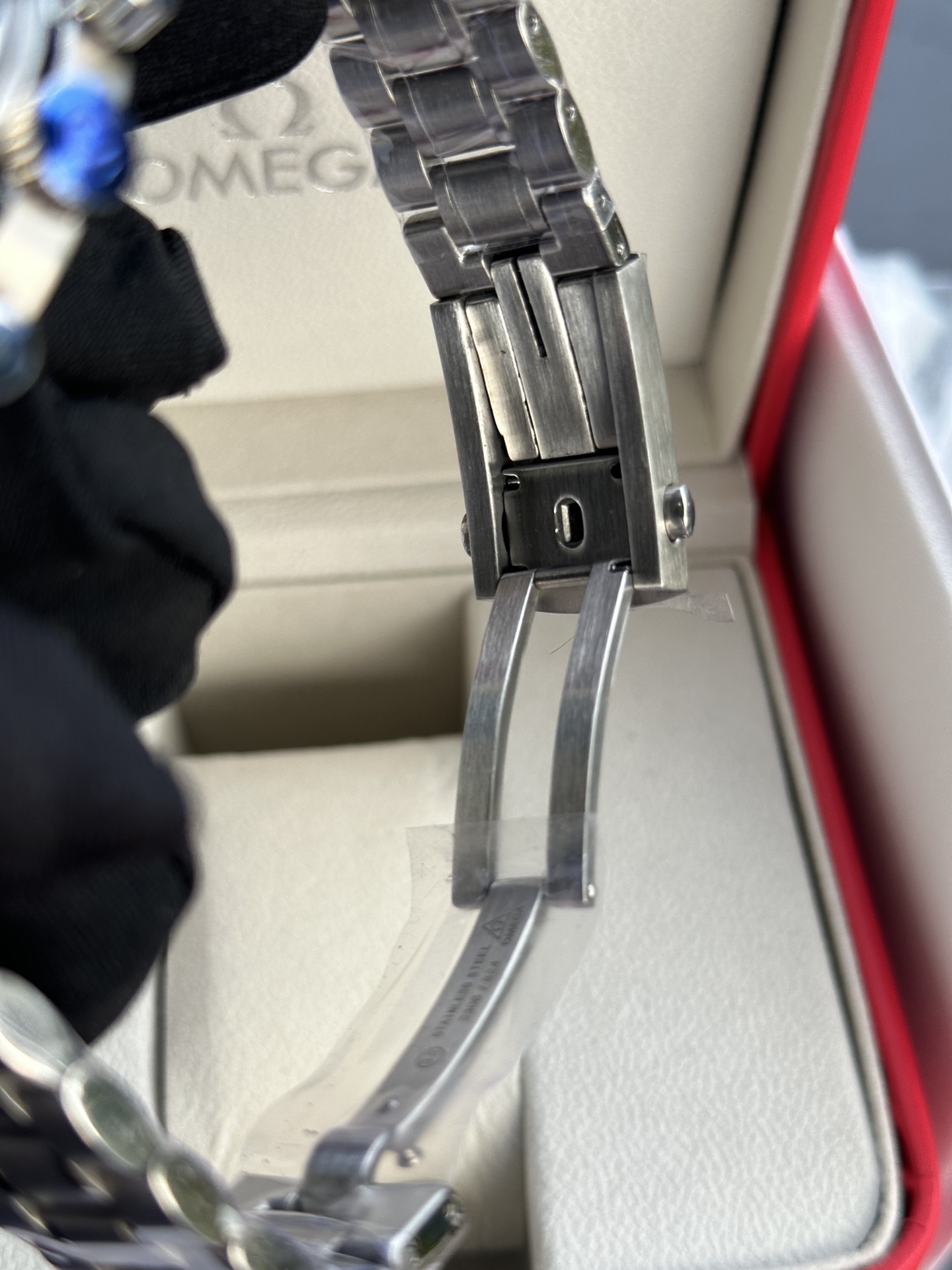 Speedmaster Racing Chronograph SeriesThis classic and robust timepiece continues the magnificent ocean legend. - 图片 11