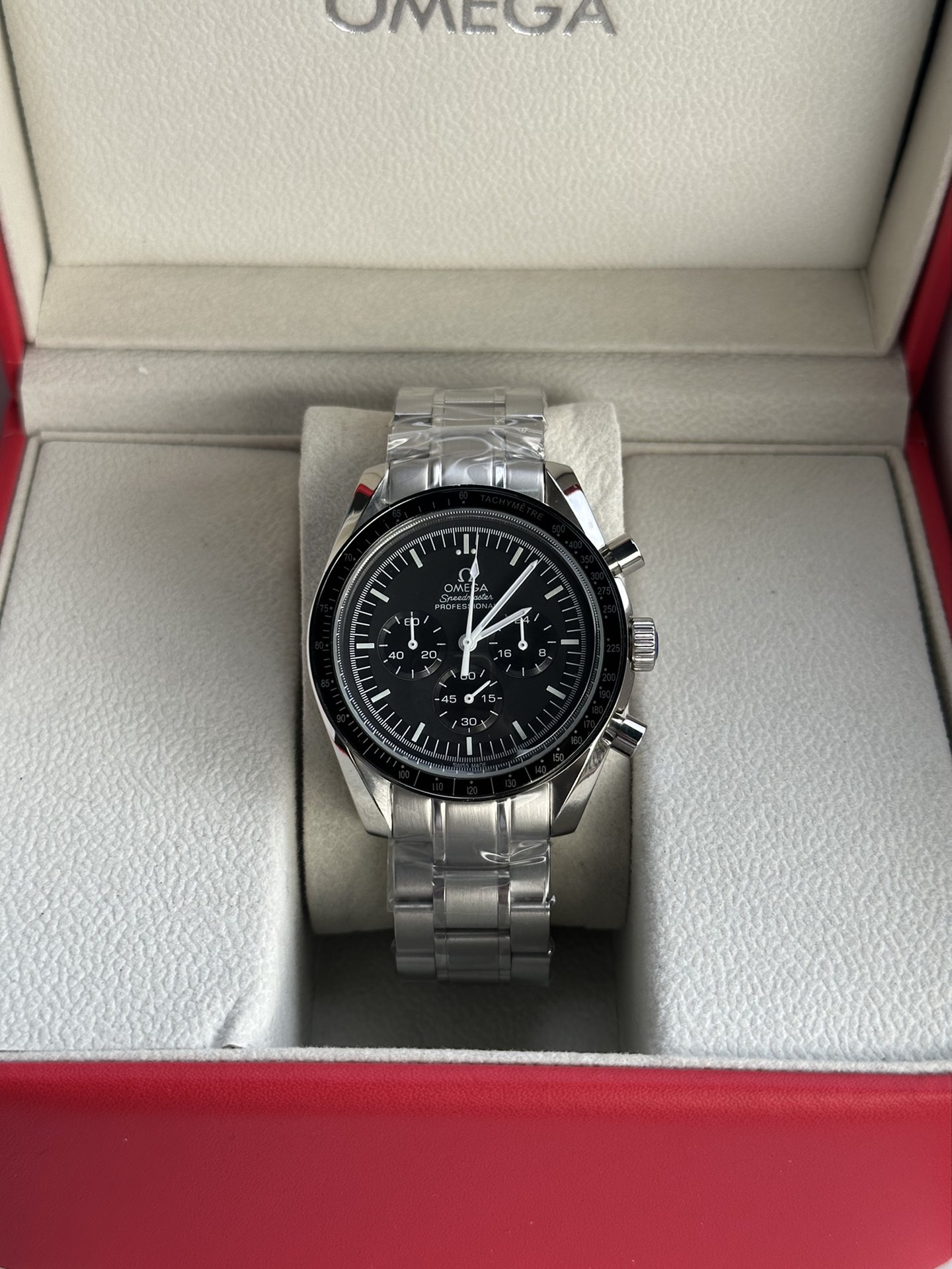 Speedmaster Racing Chronograph SeriesThis classic and robust timepiece continues the magnificent ocean legend. - 图片 13