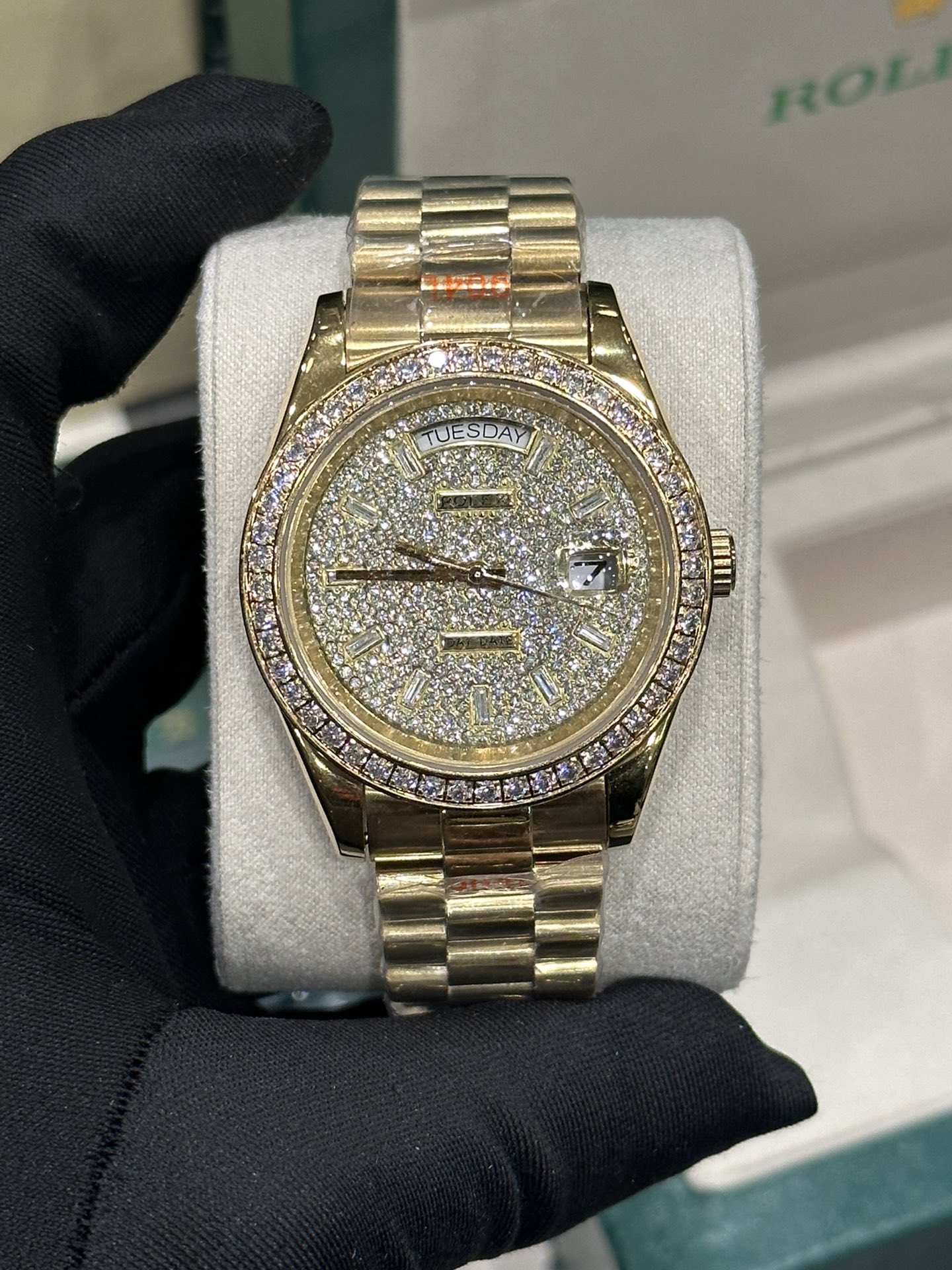 Sunday calendar type fully diamond watch