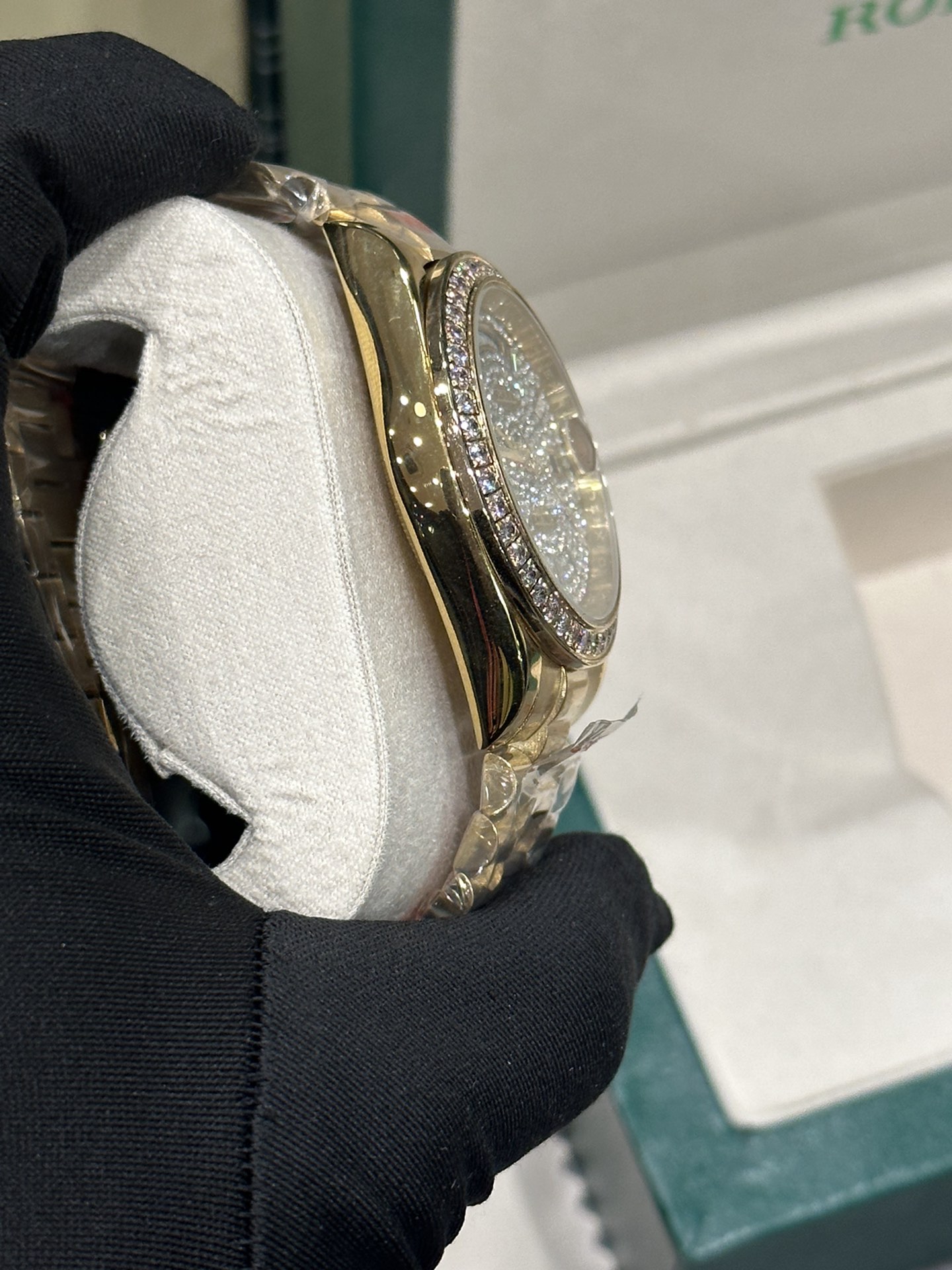 Sunday calendar type fully diamond watch - 图片 7