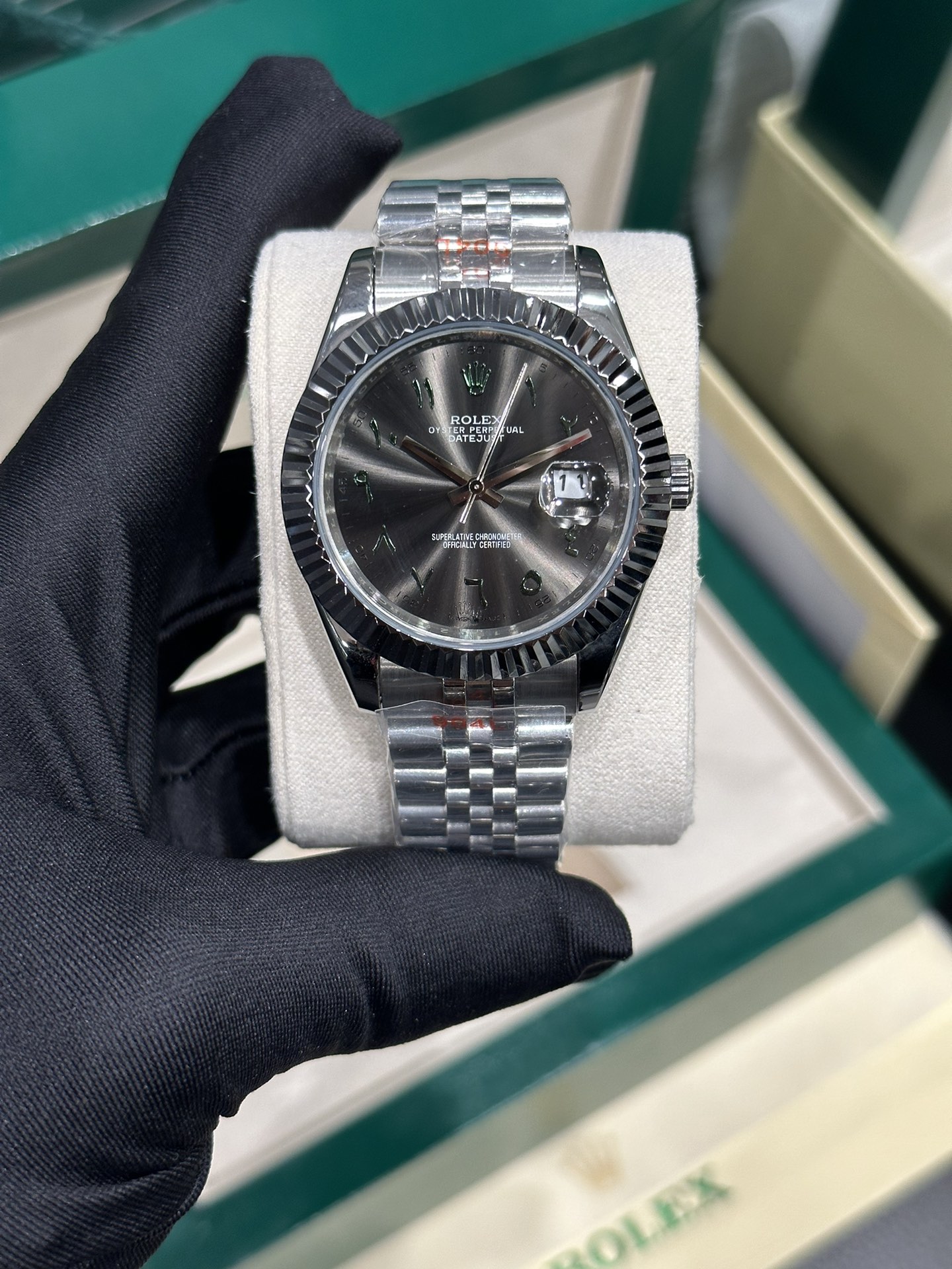 Gray and silver log-style watch - 图片 12