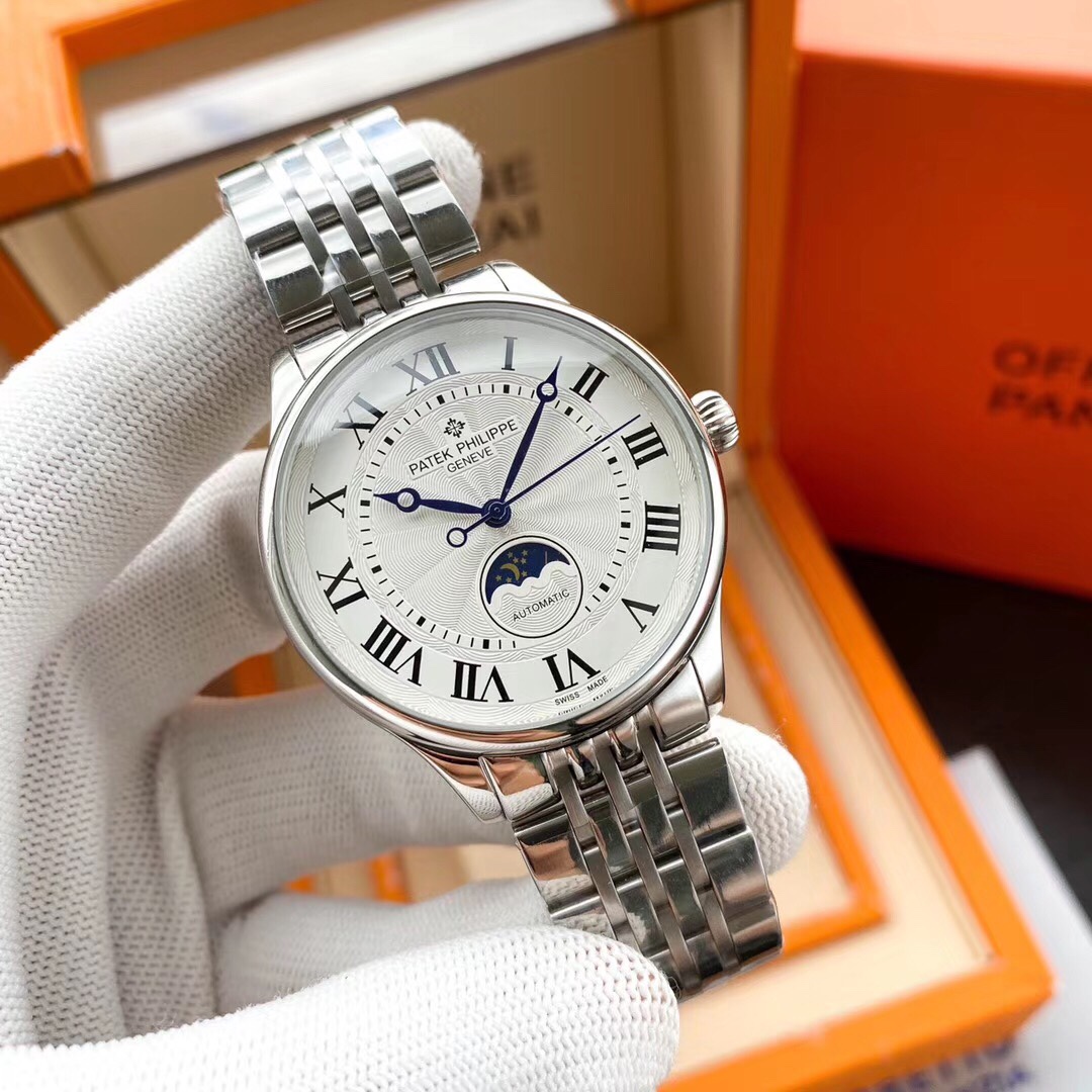 Luxury men's wristwatch