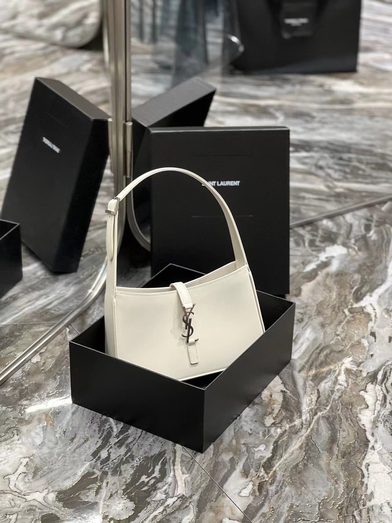 Saint Laurent-8 - 图片 3