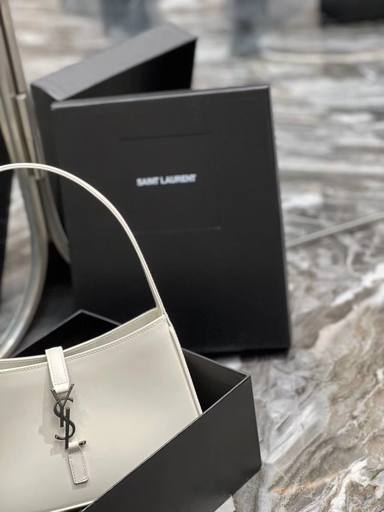 Saint Laurent-8 - 图片 4