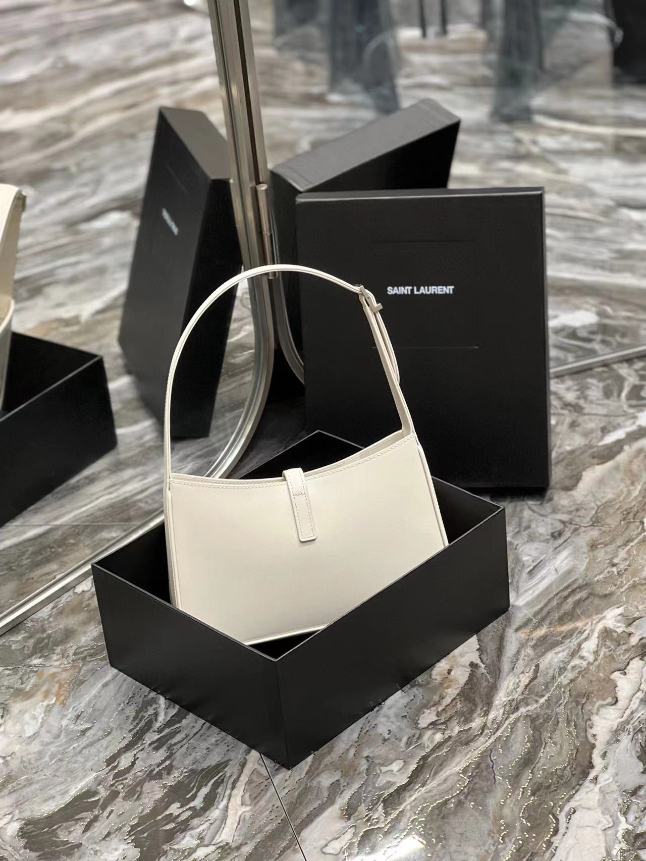 Saint Laurent-8 - 图片 6