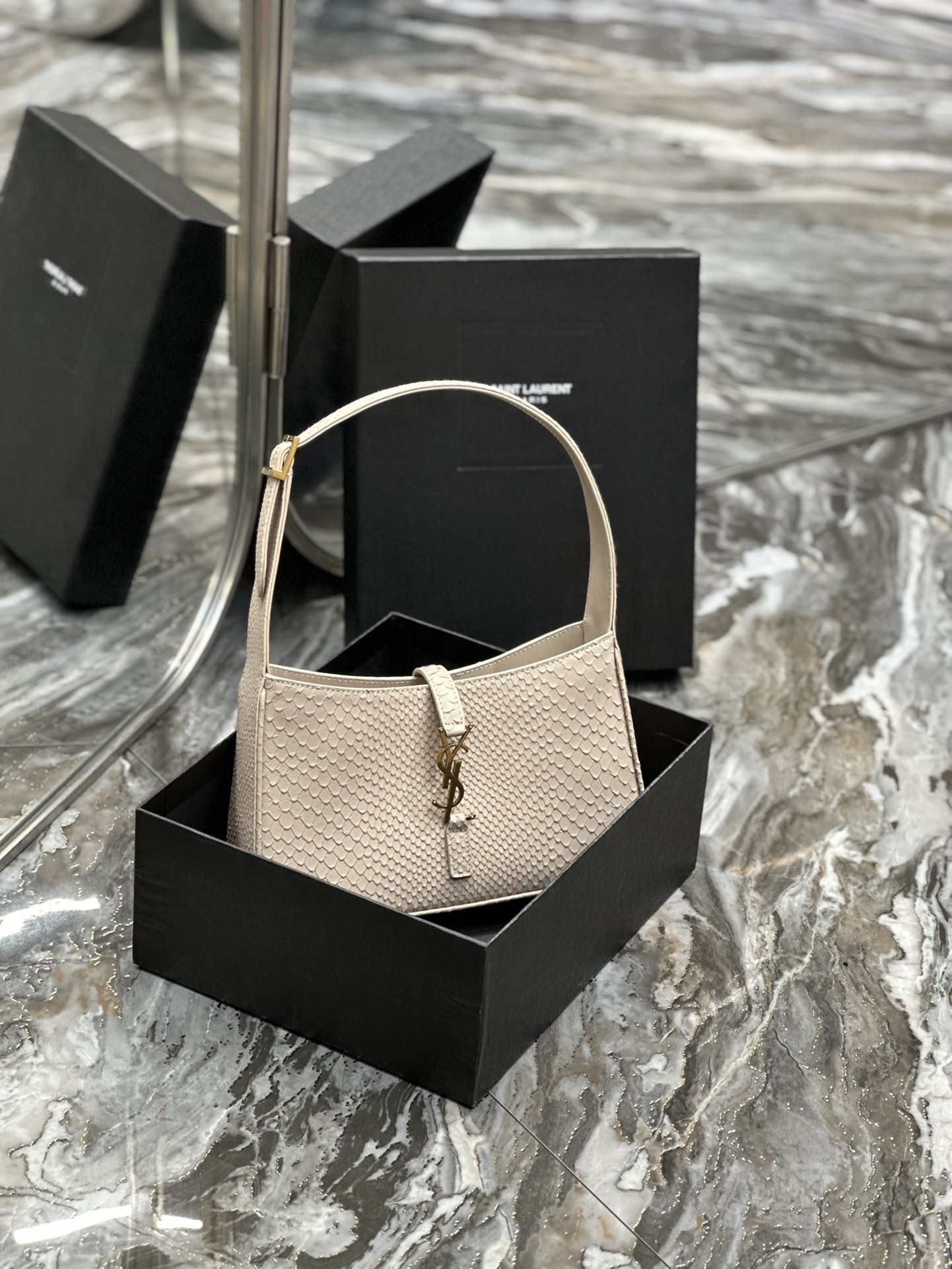 Saint Laurent-8 - 图片 12