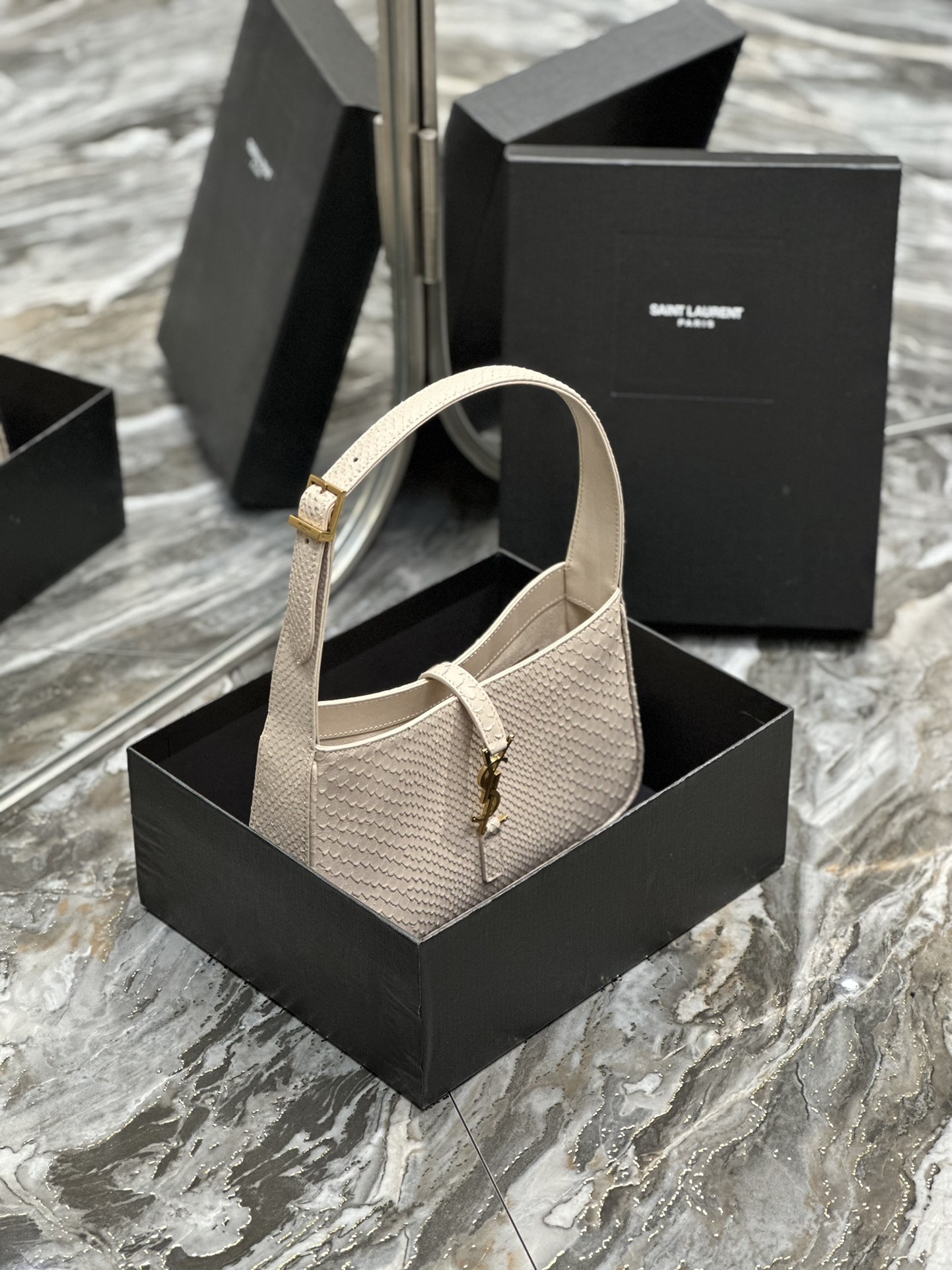 Saint Laurent-8 - 图片 14