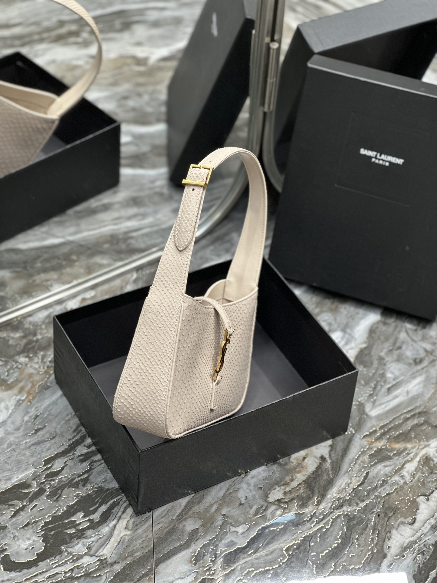 Saint Laurent-8 - 图片 15