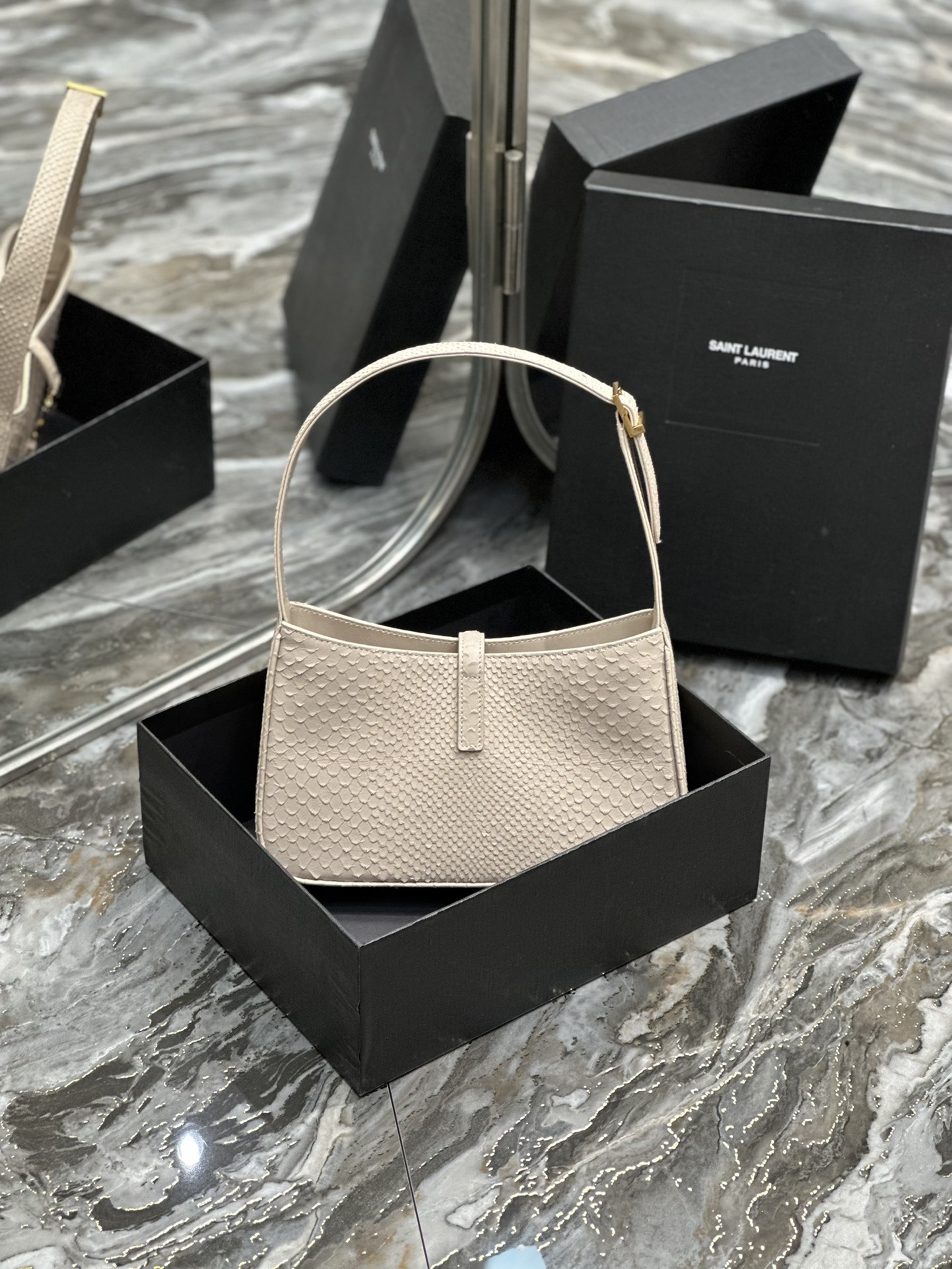 Saint Laurent-8 - 图片 16