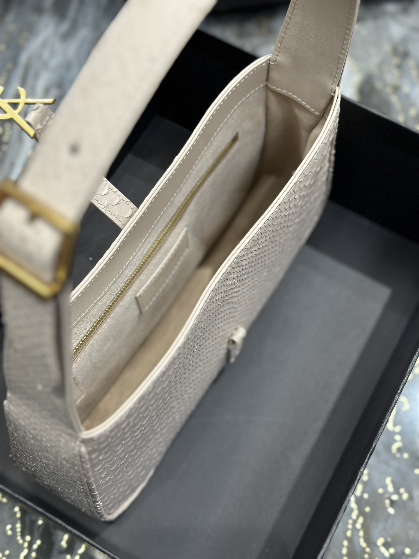 Saint Laurent-8 - 图片 19